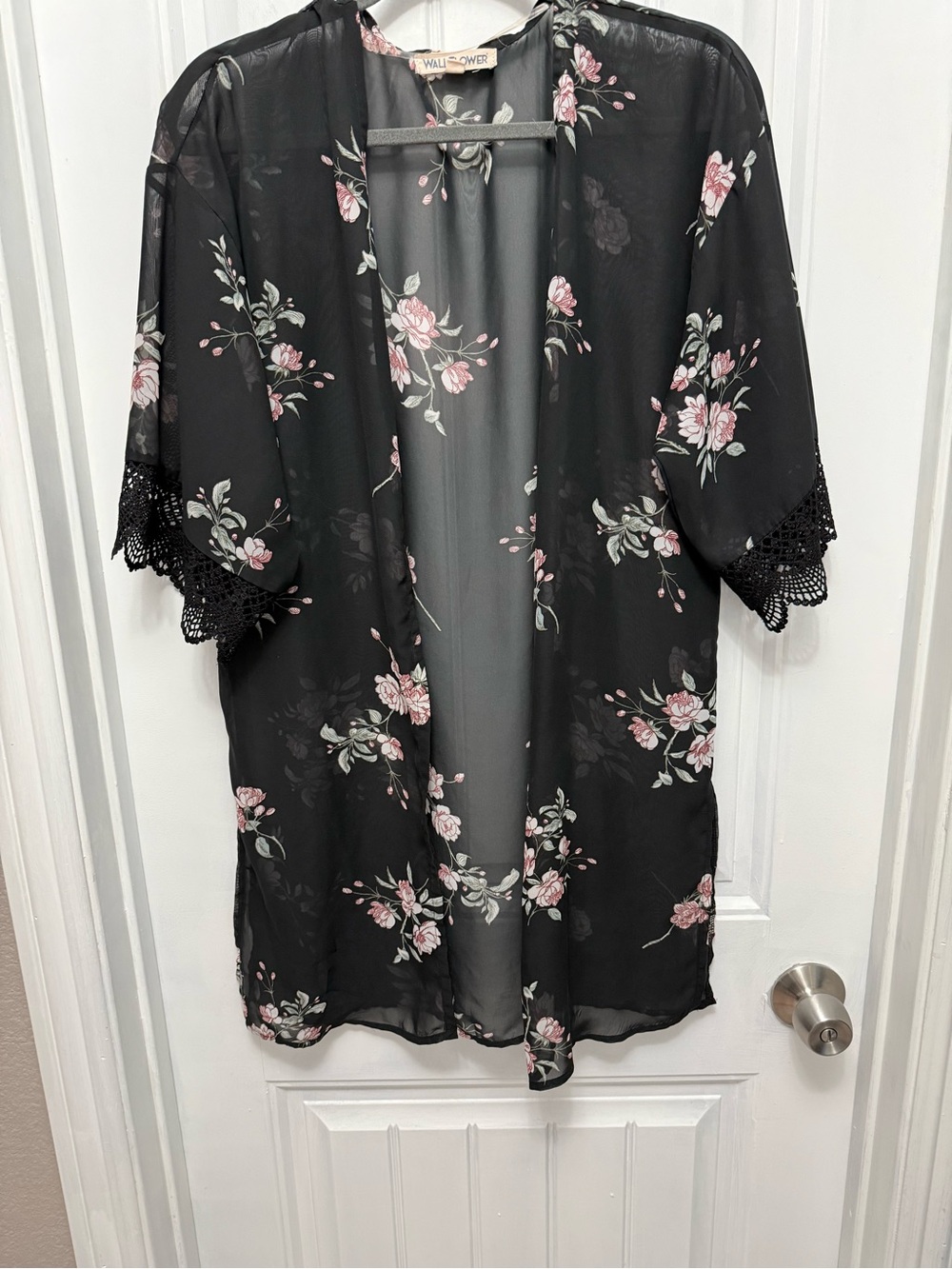 WALLFLOWER Women's Black Floral Lace Kimono Cardigan Size Small (55-1)